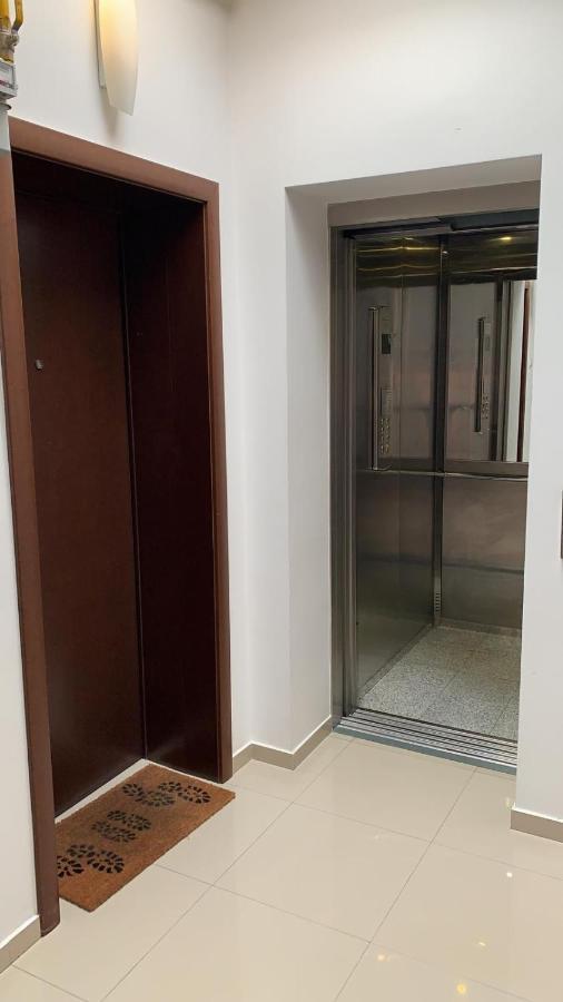 Centru Unirii Luxury Vip Apartament 2 Camere 98 Mp ! Parcare Subterana Privata Incalzita Iarna Si Climatizata Vara Doar Cu Rezervare In Limita Locurilor Disponibile ! Proprietate In Regim Hoteliep - Nu Are Bucatarie ! Bucarest Exterior foto
